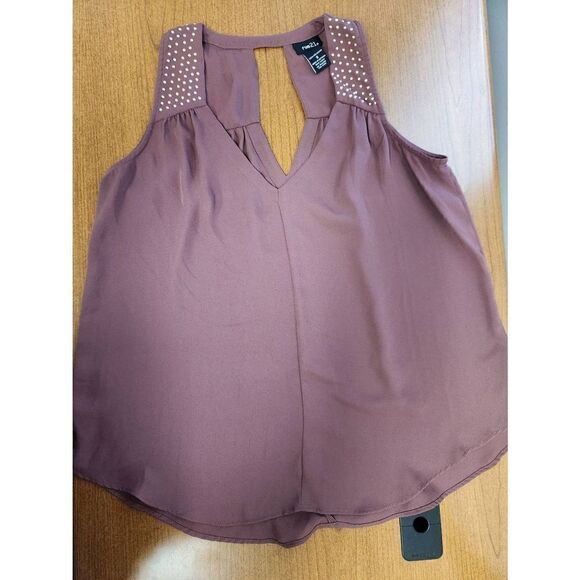 Rue21 Small purple tank top with gold tone hardware - Picture 1 of 5